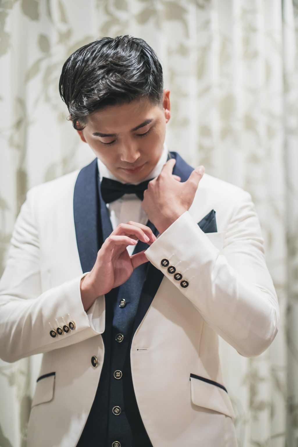 まぶしい森のパノラマビュー！光と緑の華麗なるバンケットの夏